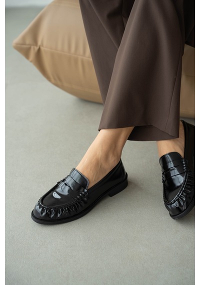 Selin Shoes Lurein Büzgülü Hafif Kalın Topuk Kadın Loafer- Siyah Rugan