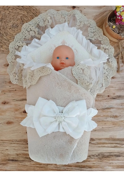 Yenidoğan Wool Yün Kumaş Taç Nakışlı Güpür Duvaklı Fiyonk Prizma Taş Unisex Kundak Bebek Battaniyesi Bej Çok Renkli