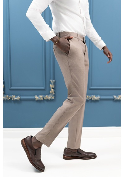 Notra Slimfit Pamuklu Kendinden Çizgili Mevsimlik Kumaş Pantolon Açık Kahverengi Notra Slimfit Pamuklu Kendinden Çizgili Mevsimlik Kumaş Pantolon Açık Kahverengi