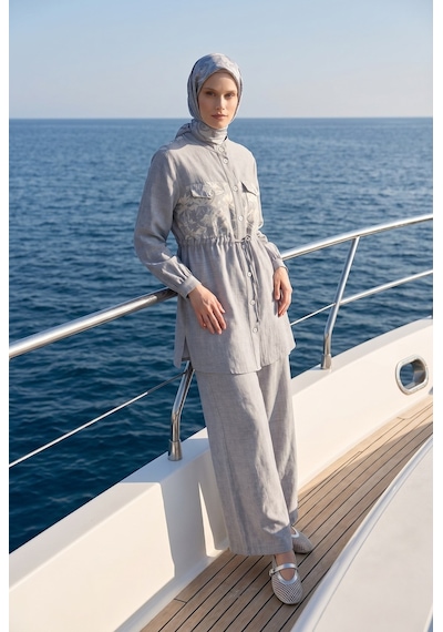 Armine Trend Çiçek Desenli Beli Büzgülü Tunik Ve Geniş Paça Pantolonlu Takım İndigo 26yt6156 Armine Trend Çiçek Desenli Beli Büzgülü Tunik Ve Geniş Paça Pantolonlu Takım İndigo 26yt6156