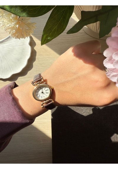 Retro Minimal Deri Kordon Vintage Kadın Kol Saati Kelebek Model Altın