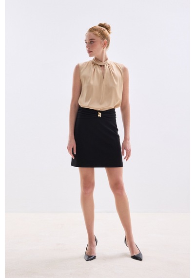 Sateen Bel Aksesuarlı Mini Etek - Siyah-136789 Siyah
