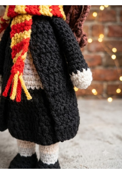 Okulun Cübbeli Cadısı Amigurumi Örgü Oyuncak - Film Karakteri Hediyelik Figür 21 Cm