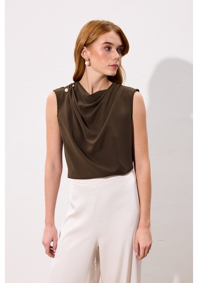 Sateen İnci Broşlu Degaje Bluz - Kahve-136737 kahve