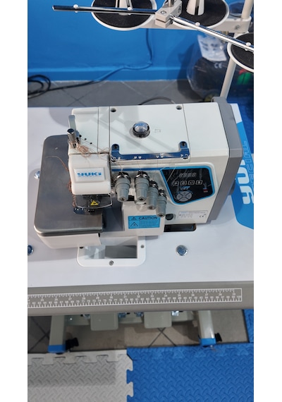 Yuki Yk-847-4d 4 İplik Overlok Makinası Kısa Masalı Açılıp Kapanabilen Yan Masa li Yok