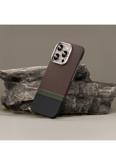 Apple Uyumlu iPhone 15 Pro Max Kılıf Armorair Kevlar Magsafe Şarj Özellik Karbon Fiber Benks Prestige Kapak Gold