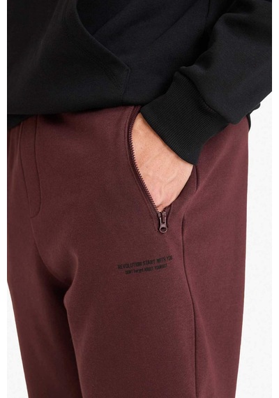 Defacto Regular Fit Beli Bağcıklı İçi Yumuşak Tüylü Paçası Lastikli Baskılı Fermuar Cepli Eşofman Altı Y5511az25aubr230 Bordo-br230