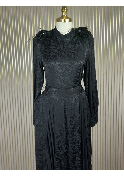 My312 Nuss Ns-26s5728-s Siyah Renk Önü Piliseli Broşlu Elbise Çok Renkli