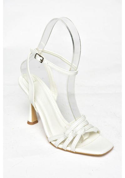 Fox Shoes S569815709 Beyaz İnce Topuklu Kadın Ayakkabı Beyaz