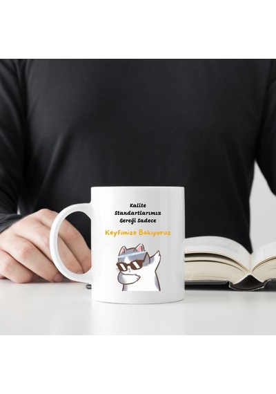 Komik Kedi Temalı Kahve Kupası Keyfimize Bakıyoruz Tasarımlı Hediyelik Kupa Beyaz