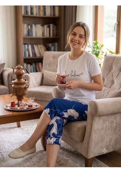 Kadın Kısa Kol Kapri Yumuşak Tuşeli Likralı Penye Pijama Takım Beyaz