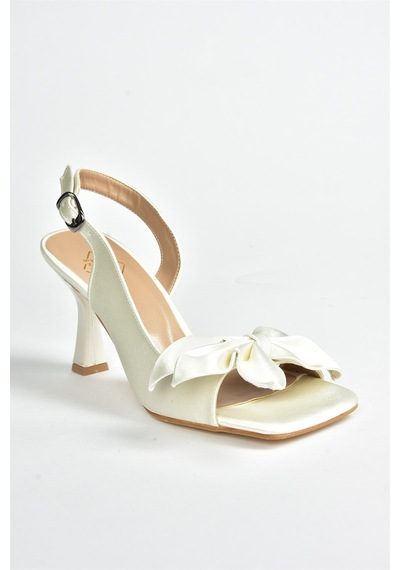 Fox Shoes Bej Saten Kurdele Detaylı Kadın Topuklu Ayakkabı K749384904 Bej