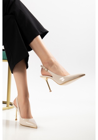 Dilimler Ayakkabı Kadın İnce Topuklu Stiletto Ten Rugan Metal Taş Aksesuarlı-4542 Ten