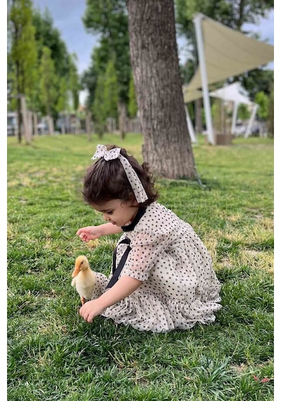 Siyah Kurdele Detaylı Minik Çiçekli Şifon Tül Tasarım Kız Çocuk Bebek Elbise Ve Toka Takımı 001