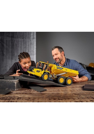 LEGO® Technic 42114 6X6 Volvo Mafsallı Kamyon 2193 Parça