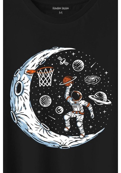 Uzayda Ayda Satürn Gezegeni Yanında Basketbol Oynayan Astronot Baskılı Tişört Unisex T-shirt 001