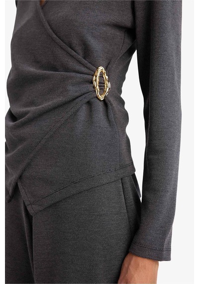 Defacto Regular Fit Wrap Yaka Aksesuar Detaylı Uzun Kollu Bluz G8816AX26SP