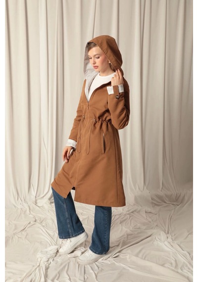 Saklımoda Torino Kumaş Çizgili Garnili Kapüşonlu Kadın Camel Yağmurluk Çok Renkli