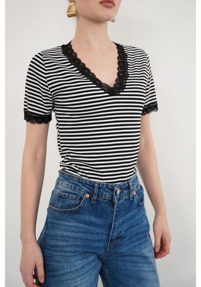 Verymoda D 3006 Yaka Ve Kol Ucu Güpür V Yaka T Shırt - D3006 Siyah