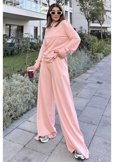 Kadın Pudra Yuvarlak Yaka Sweatshirt & Bol Paça Beli Lastikli Pantolon - Rahat Alt & Üst Takım Pudra Kadın Pudra Yuvarlak Yaka Sweatshirt & Bol Paça Beli Lastikli Pantolon - Rahat Alt & Üst Takım Pudra
