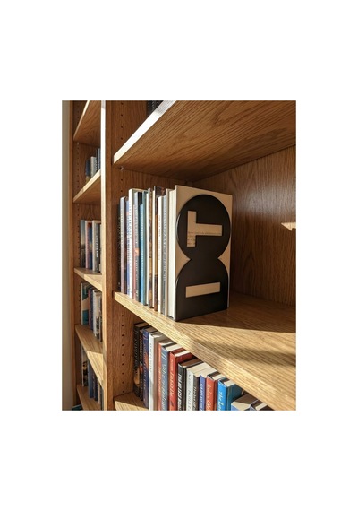 Premium Lazer Kesim Metal Kitap Tutucu Minimalist Masaüstü & Kitaplık Düzenleyici