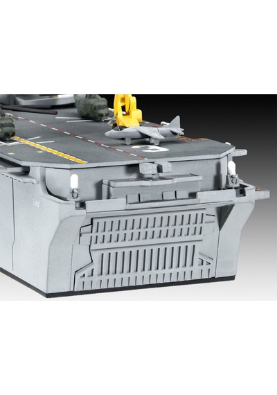 Revell Model Set Gemi Assault Carrier Uss 65178