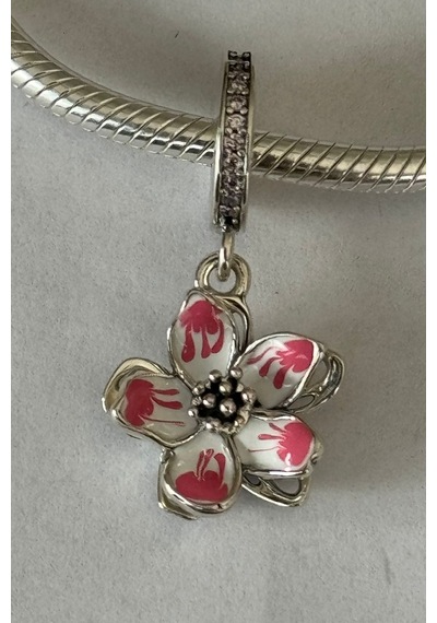 Fubena Açmış Çiçek Sallantılı Charm