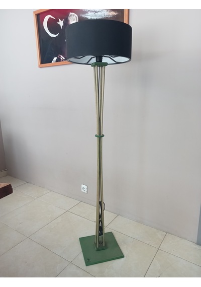 Lambader-ahşap Ayaklı Köşe Aydınlatma Siyah