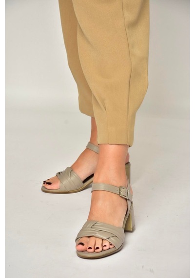 Fox Shoes P555456303 Vizon Hakiki Deri Kalın Topuklu Kadın Sandalet Vizon
