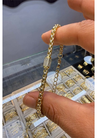 Taşlı Kare Bileklik Gold Renk Altın
