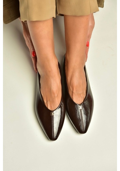 Fox Shoes Z820402060 Kahverengi Rustik V-kesim Küt Burun Kadın Babet
