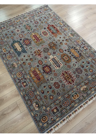 Çam Halı Sultani 807 Gri Yün Ve Bambu İle Özel Tezgahlarda Üretilen Otantik Desenli El Emeği Modern Uşak Halısı Gri Çam Halı Sultani 807 Gri Yün Ve Bambu İle Özel Tezgahlarda Üretilen Otantik Desenli El Emeği Modern Uşak Halısı Gri