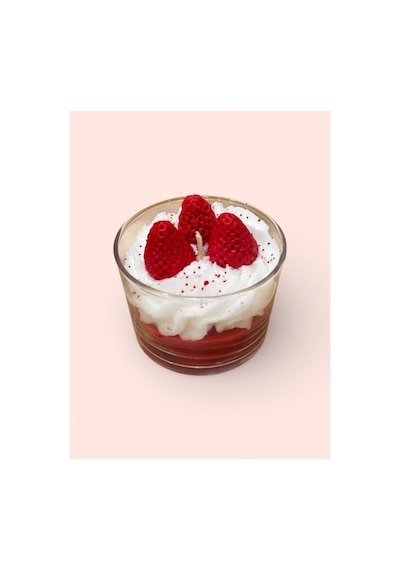 Kremalı Çilekli Vanilya Kokulu Strawberry Cream Candle Soya Mum Kırmızı