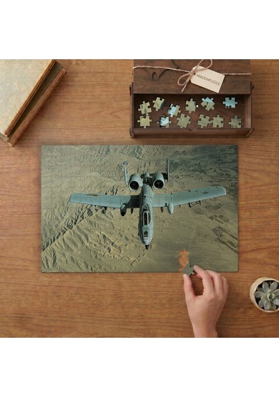 Dağların Üstünde Saldırı Uçağı Tasarımı 240 Parça Ahşap Puzzle Ahşap Kutuda Mpy20265