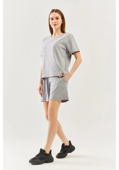 Kadın Rahat %100 Pamuklu Penye Bisiklet Yaka Kısa Kol Basic T-shirt Gri