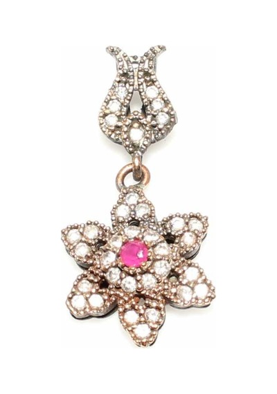 925 Ayar Gümüş ve Bronz Karışımı Yıldız Modeli Yakut Taşlı Kolye Ucu