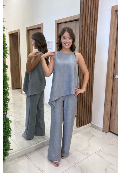 By Saygı Kadın Toka Detaylı Eteği Asimetrik Bluz Beli Lastikli Cepli Palazzo Pantolon Keten 2'li Takım Gri By Saygı Kadın Toka Detaylı Eteği Asimetrik Bluz Beli Lastikli Cepli Palazzo Pantolon Keten 2'li Takım Gri