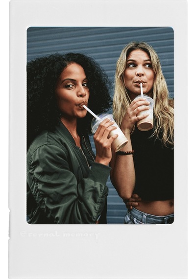 Fujifilm Instax Mini 12 Fotoğraf Makinesi + Çerçeve + 20'li Mini Film Seti Beyaz