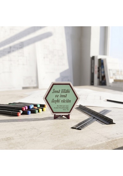 Hat Sanatı İle Hazırlanan İnnâ Lillâhi Ve İnnâ İleyhi Râciûn Masaüstü Süsü Modern Minimalist Dekoratif Aksesuar 10x10 Cm, Açık Yeşil