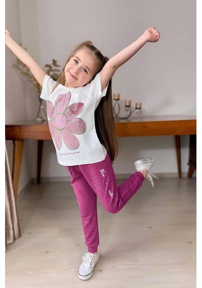 Riccotarz Kız Çocuk Göğsüden Papatya Ve Yazı Detaylı T-shirt Çift Cep Ve İp Detaylı Eşofman Takım Mor Riccotarz Kız Çocuk Göğsüden Papatya Ve Yazı Detaylı T-shirt Çift Cep Ve İp Detaylı Eşofman Takım Mor