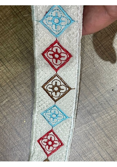 En 4 Cm Renkli Nakış İşleme Şerit Dikiş Aksesuarı 1 Metre
