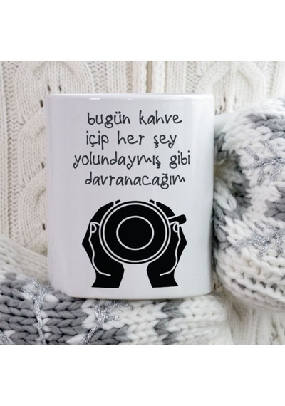 Bugün Kahve Içip Her Şey Yolundaymış Gibi Davranacağım Iki Tarafı Baskılı Kupa Bardak Çok Renkli