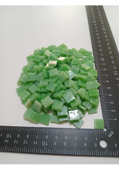 Açık Yeşil Kare Vitray Cam Mozaik Taşı - Sanatsal Mozaik Çalışmalarınız İçin Yaklaşık 10 X 10 Mm