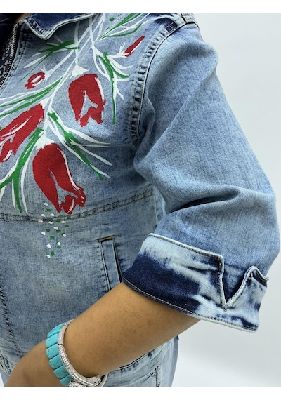 Trieste Büyük Beden Fermuarlı Lale Desenli Yıkamalı Denim Kapri Kol Kadın Ceket Mavi