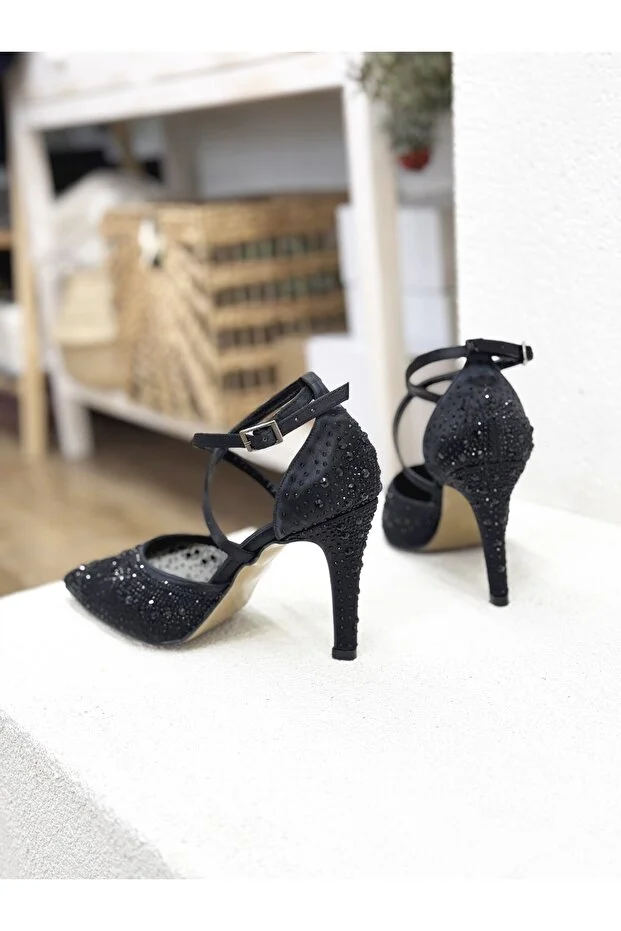 Stillo 420 Kadın Taşlı Tül Detay Bilekten Bağlı İnce Topuklu Yarım Açık Abiye Stiletto Siyah Stillo 420 Kadın Taşlı Tül Detay Bilekten Bağlı İnce Topuklu Yarım Açık Abiye Stiletto Siyah