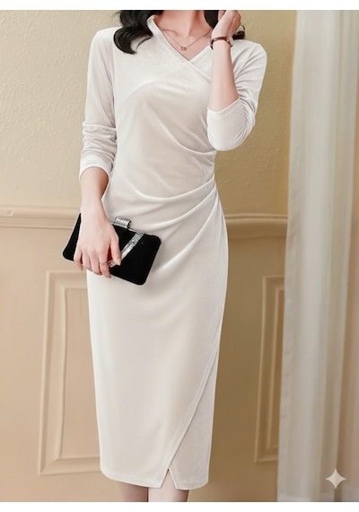 Efnaz Style Kadın Uzun Kollu Kruvaze Yakalı Yandan Büzgülü Önden Çapraz Detaylı Midi Kadife Elbise Bej Efnaz Style Kadın Uzun Kollu Kruvaze Yakalı Yandan Büzgülü Önden Çapraz Detaylı Midi Kadife Elbise Bej