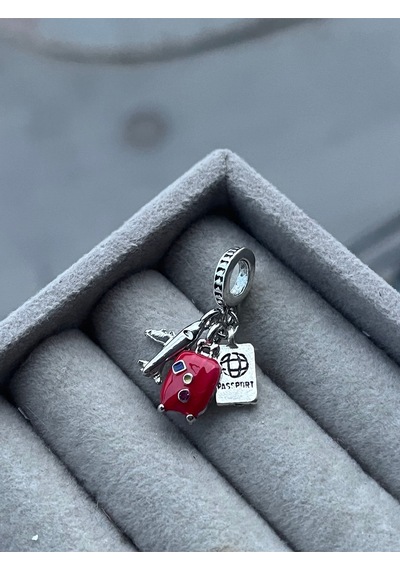 Kırmızı Bavul Uçak Pasaport Charm Asafaccessory