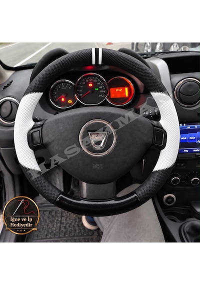 Dacia Duster Mk1 Dikme Direksiyon Kılıfı Delikli Deri Parlak Siyah Beyaz Detay Çift Yüzük Ve Dikiş 2010-2017
