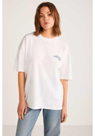 Grımelange Fınola Kadın Oversize Ön Ve Arka Mavi Yazı Detaylı Kısa Kollu Beyaz T-shirt Grımelange Fınola Kadın Oversize Ön Ve Arka Mavi Yazı Detaylı Kısa Kollu Beyaz T-shirt