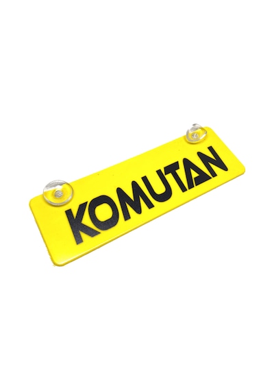 Northcity Komutan Yazılı Sarı Dekor Plaka Vantuzlu Cam Süsü 22x7.5cm